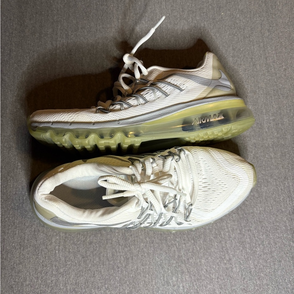 Nike Air Max 2015 Running Shoe Size
7 Women 5.5 White Metallic Silver
705457102